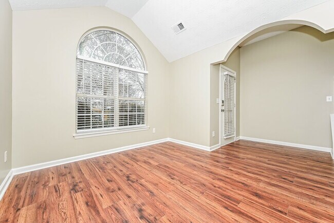 Foto del edificio - 330 Greenway Dr