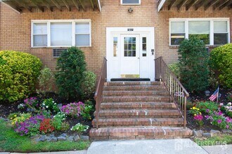 Building Photo - 9 Koster Blvd