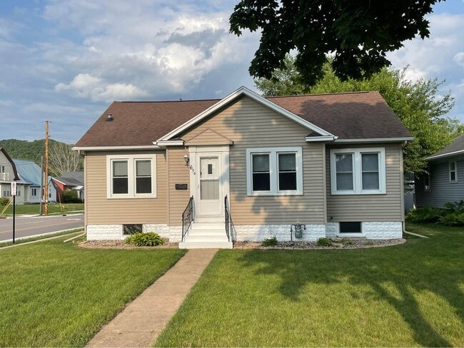 Building Photo - 654 22nd St N