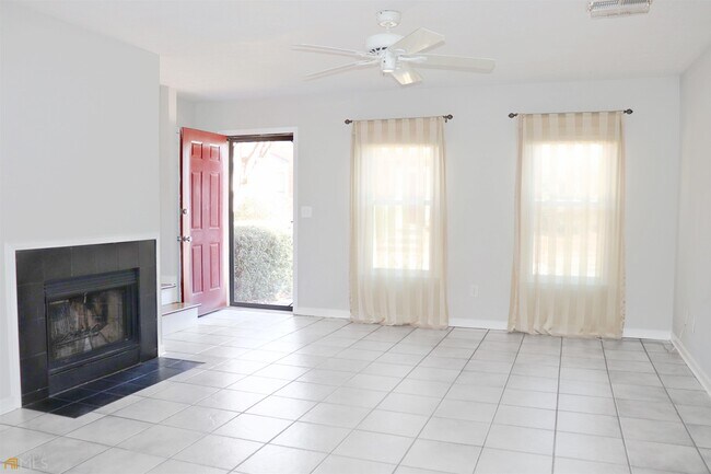 Foto del edificio - 4151 Darby Way
