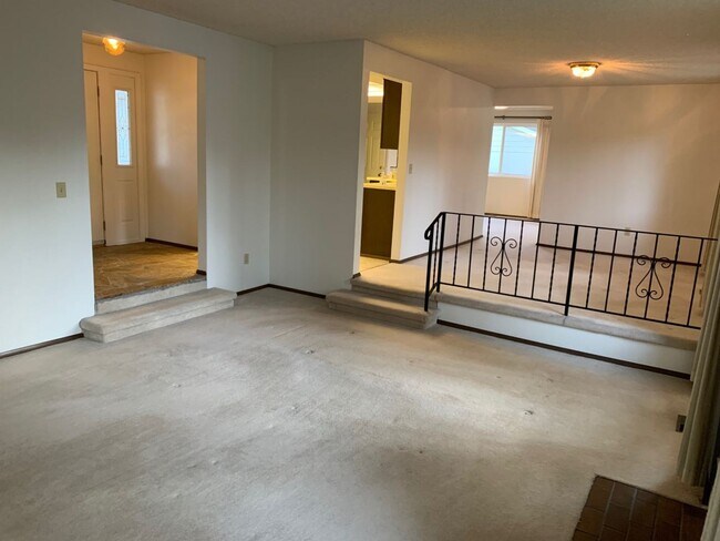 Foto del edificio - Spacious 3 bed 2 bath rambler home in Boulevard Lane, Renton