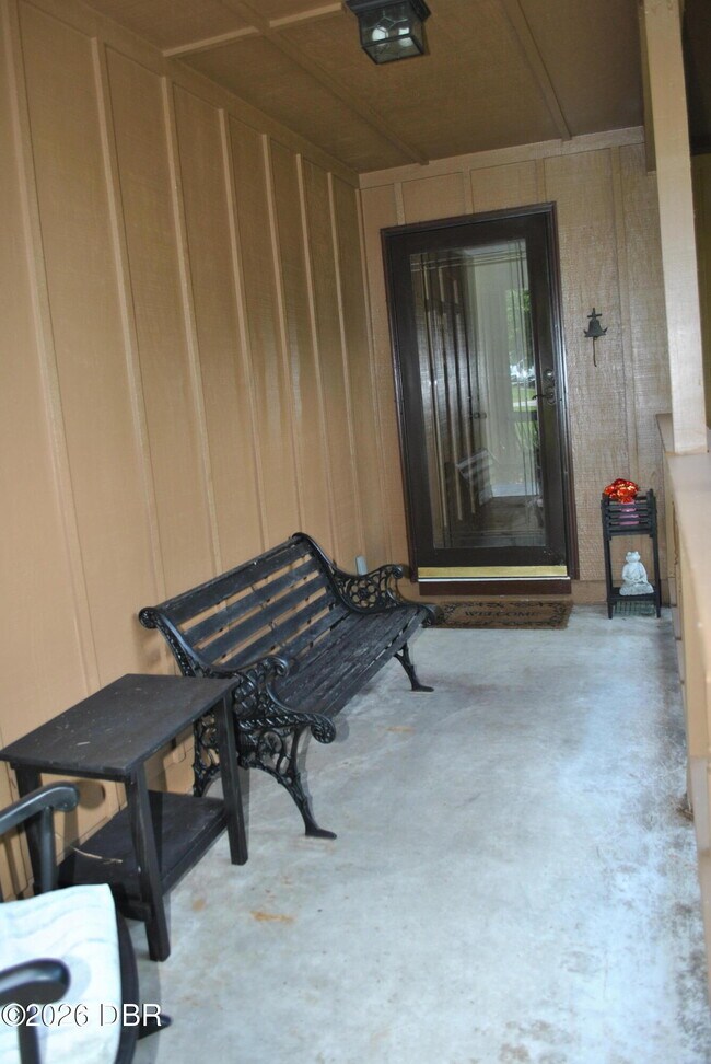 Foto del edificio - 5590 Lancewood Cir S
