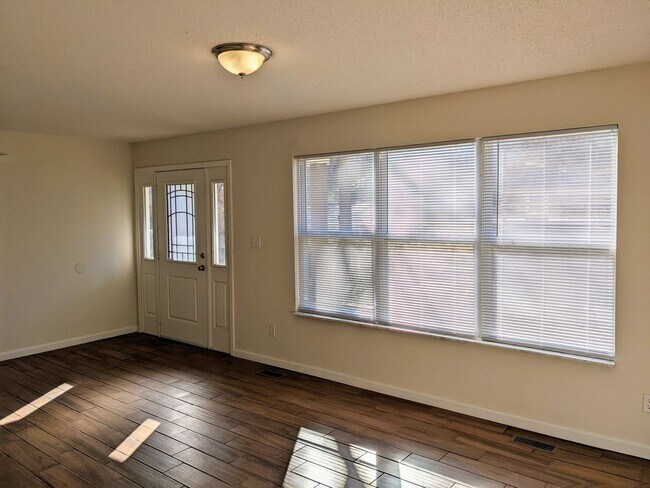 Building Photo - 4 Bed/1.5 baths House near I-44