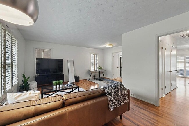 Foto del edificio - 7305 Lehigh Dr