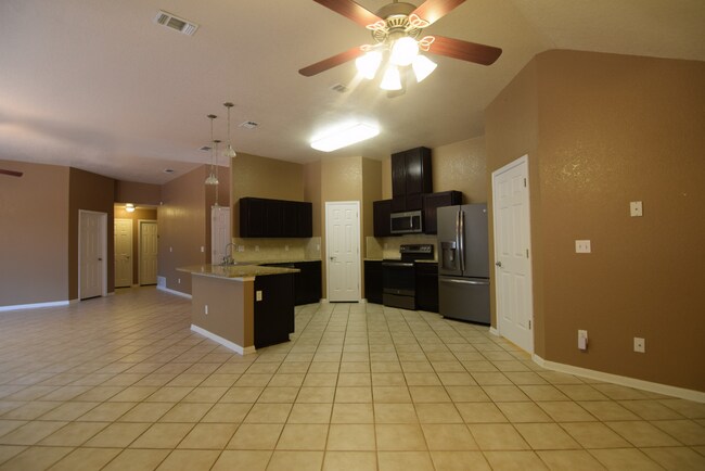 Foto del edificio - 5900 Sulfur Spring Dr