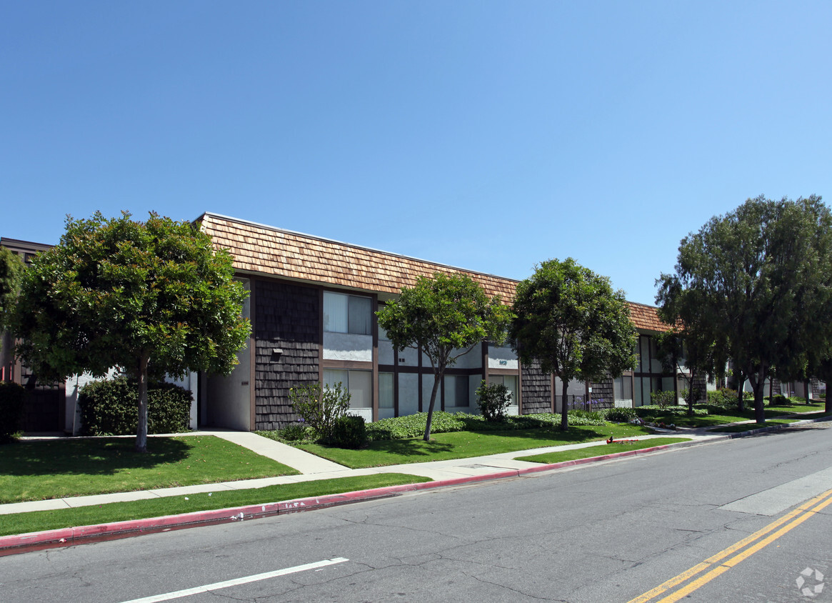 Building Photo - Woodland Apartments