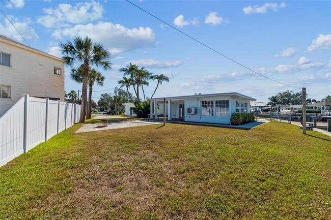 Foto del edificio - 1733 Bayou Grande Blvd NE