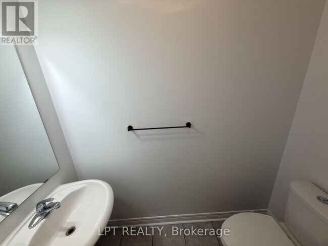 Photo du bâtiment - 38 Silent Pond Crescent