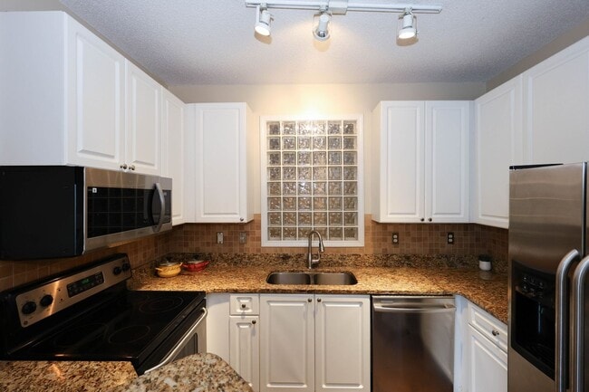 Photo - Villa Sonoma Brookhaven Apartment