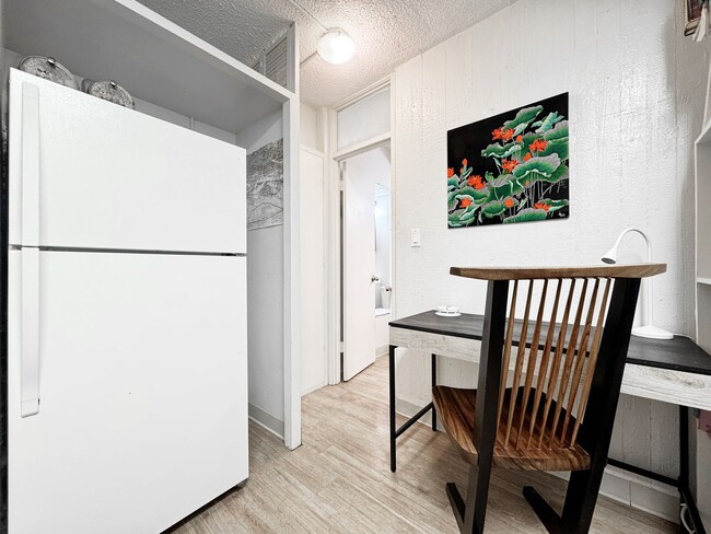 Building Photo - Pet Friendly Gold Coast Condo Fronting the...