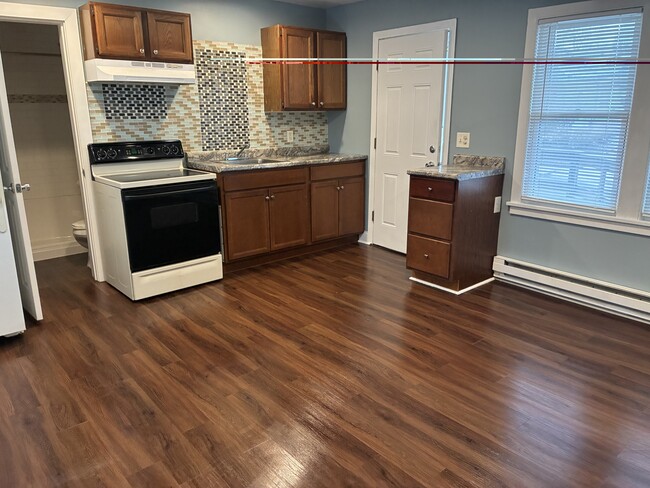 Building Photo - 1228 N Main St