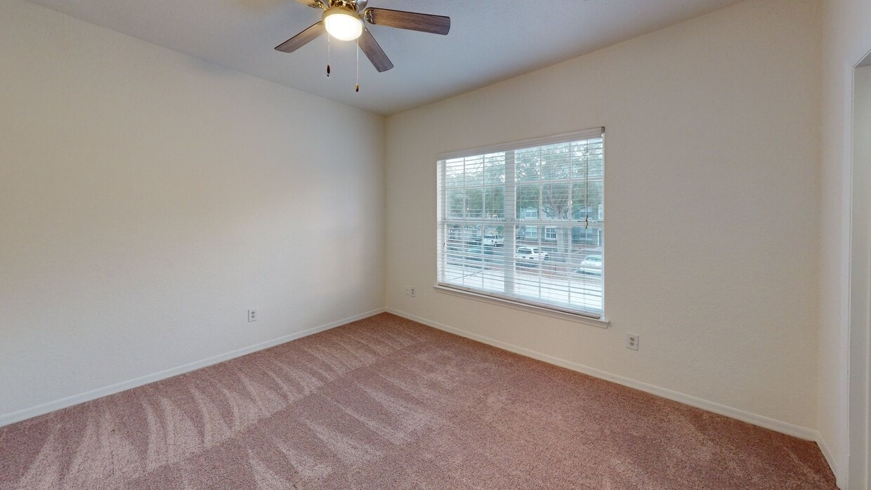 Photo - Ashton at Waterford Lakes Apartments