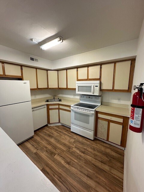 Kitchen - 218 Highland Blvd