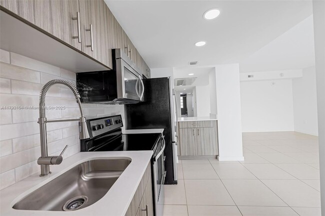 Foto del edificio - 910 West Ave