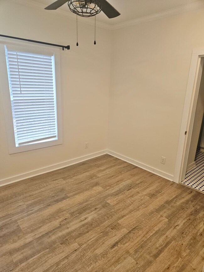 Foto del edificio - 807 2nd Ave NE
