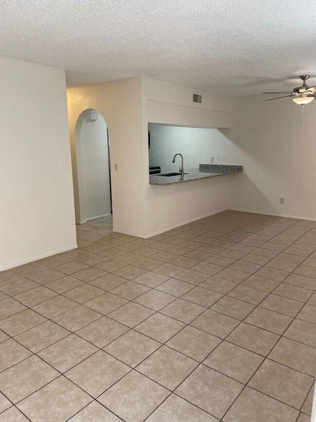 Foto del edificio - 2 Bedroom 1 Bath COMPLETELY REMODELED!