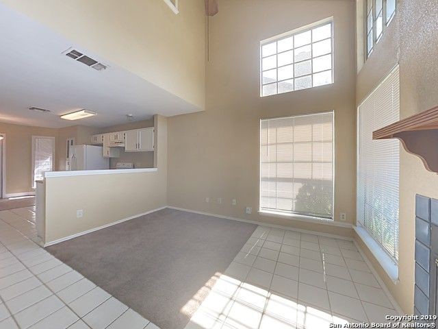 Building Photo - Charming 3 bedroom duplex in Bandera Landing.