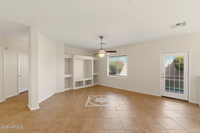 Foto del edificio - 8938 W Grovers Ave