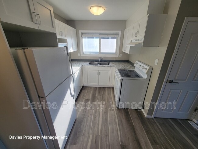 Photo du bâtiment - 12927-12982 82 St NW