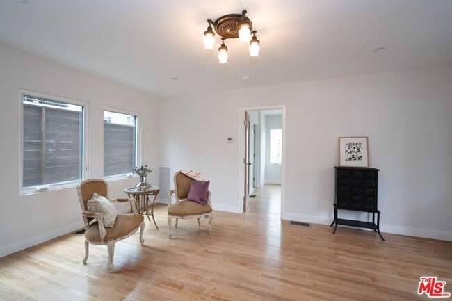 Building Photo - 1365 1/2 Maltman Ave