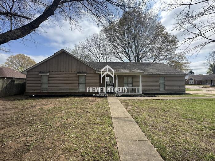 Foto principal - 5070 Barkshire Dr