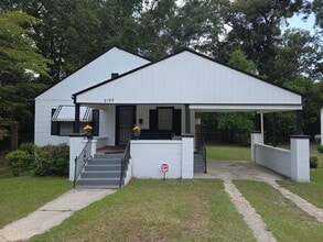 Building Photo - 2155 Magnolia St