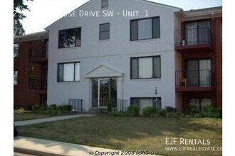 Building Photo - 125 Clubhouse Dr SW