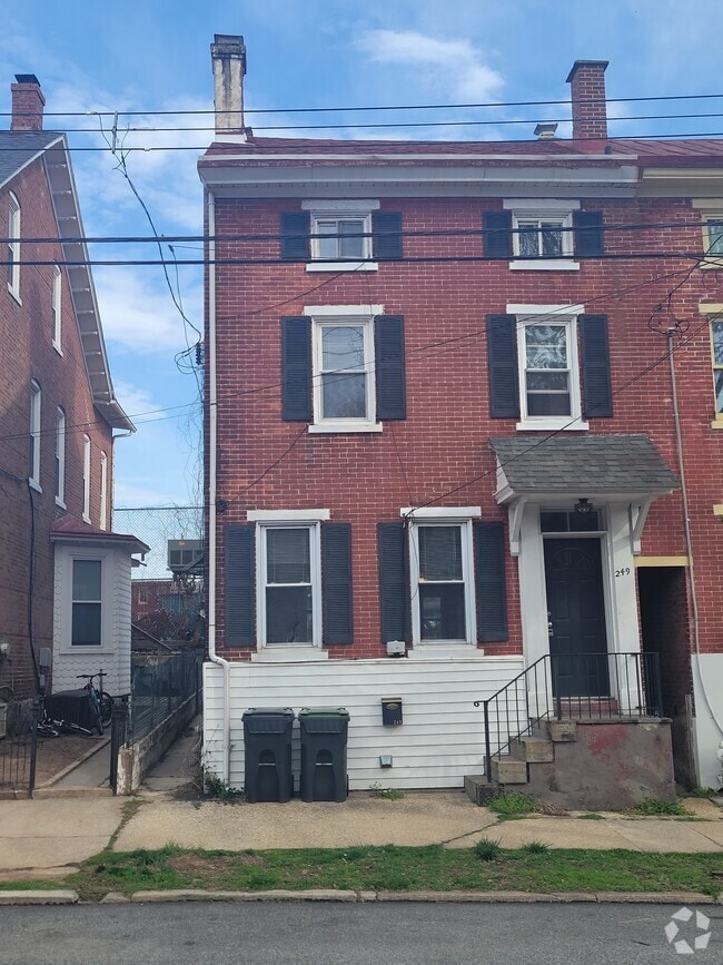 Building Photo - 249 Washington Ave