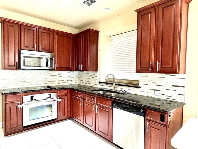 Foto del edificio - 3817 Edward Dr