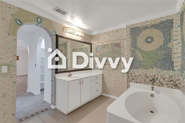 390 Greenwich Ct - 4