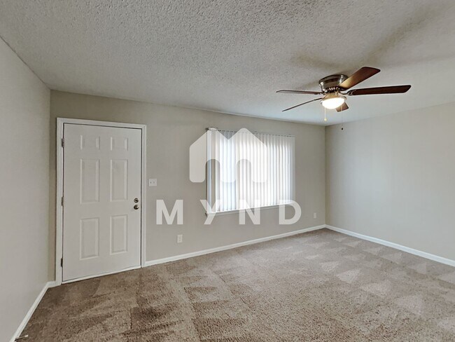 Building Photo - 622 Creekridge Dr