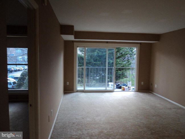 Building Photo - 11919 Parklawn Dr