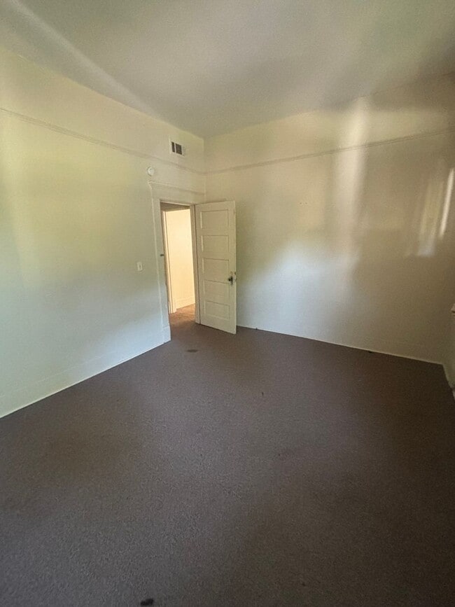 Building Photo - Great Home Near I20