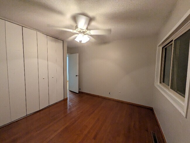 Foto del edificio - 3925 18th Ave NW