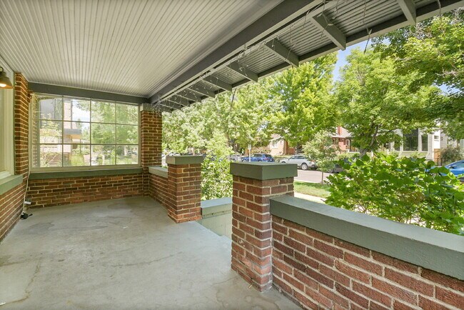 Foto del edificio - $4,595.95- 4 Bed, 3 Bath Home in Denver with Charming Updates!