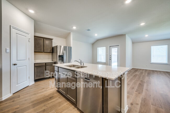 Building Photo - 3924 Jade Dr