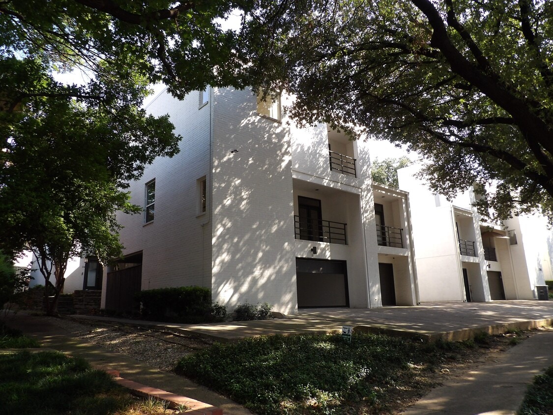 Foto principal - 3910 Buena Vista St