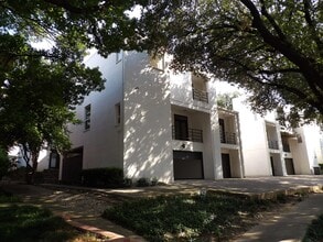 Building Photo - 3910 Buena Vista St