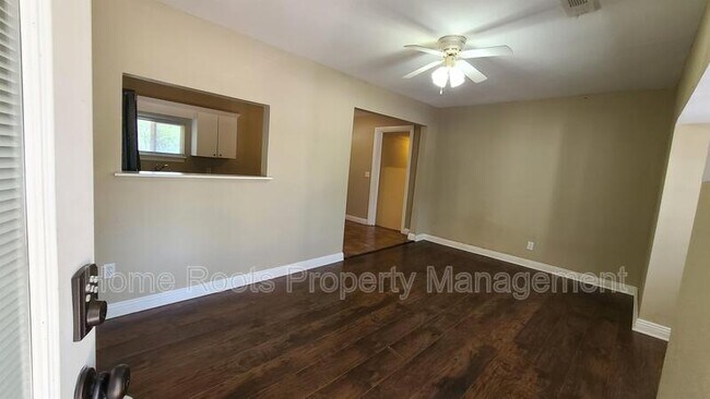 Foto del edificio - 826 W 15th St