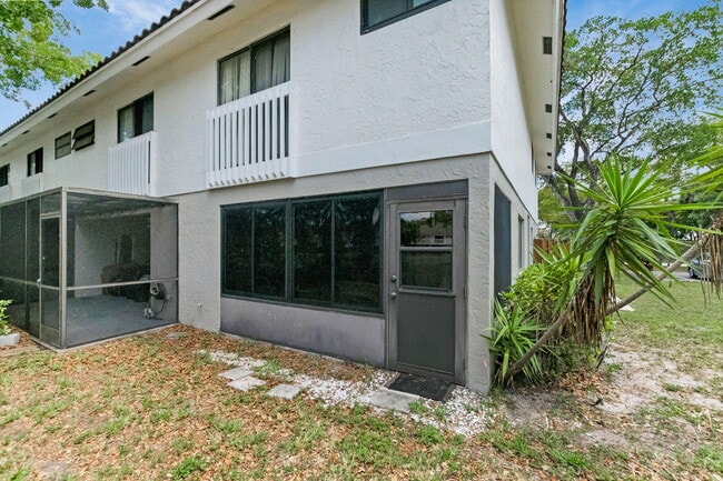 Foto del edificio - 7890 Lago Del Mar Dr
