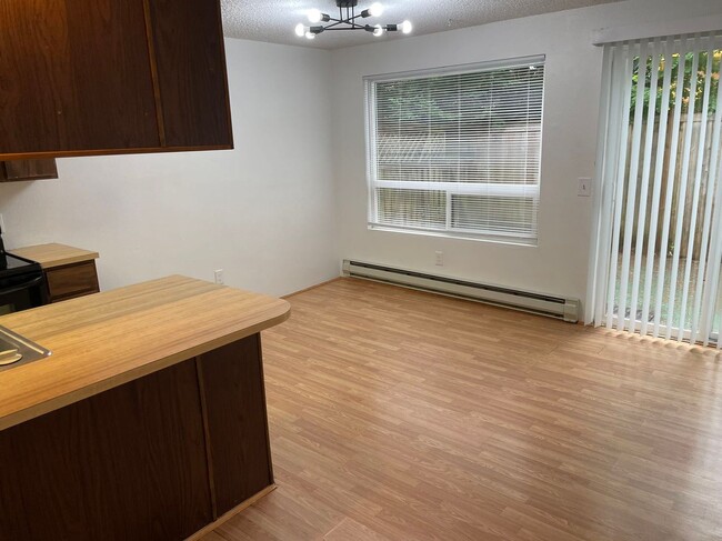 Foto del edificio - Cozy 2-bed, 1.5-bath Town-house in Edmonds...