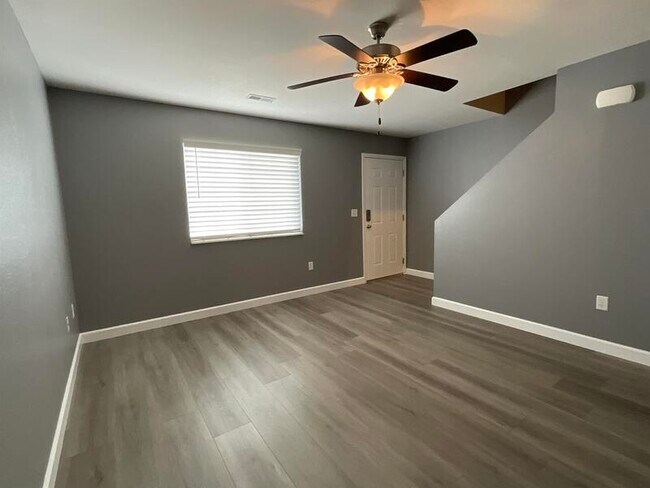 Foto del edificio - 700-704 Fountain View Dr