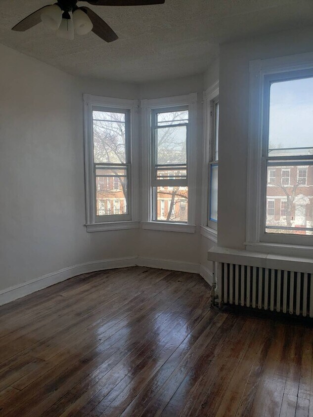 Foto del edificio - 1922 N Fulton Ave