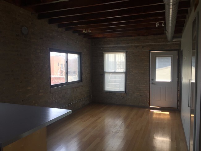 Building Photo - 1151 W Erie St