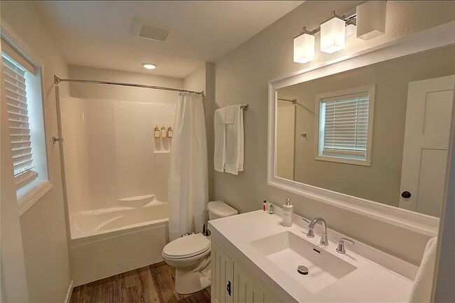 Foto del edificio - 10008 Aspen Ln