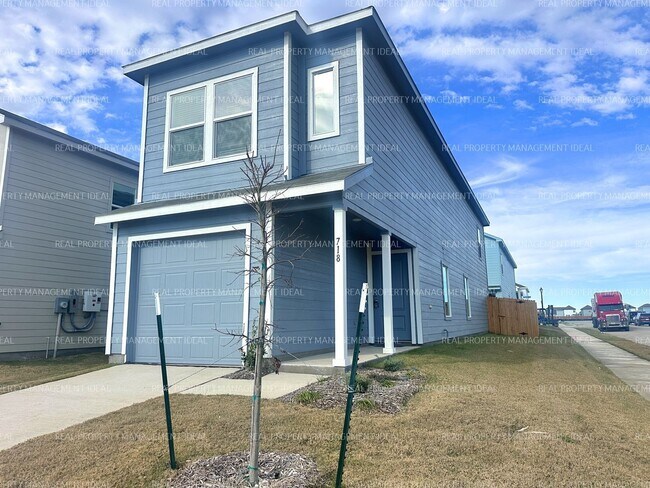 Foto del edificio - 718 Sandhill Crane Ln