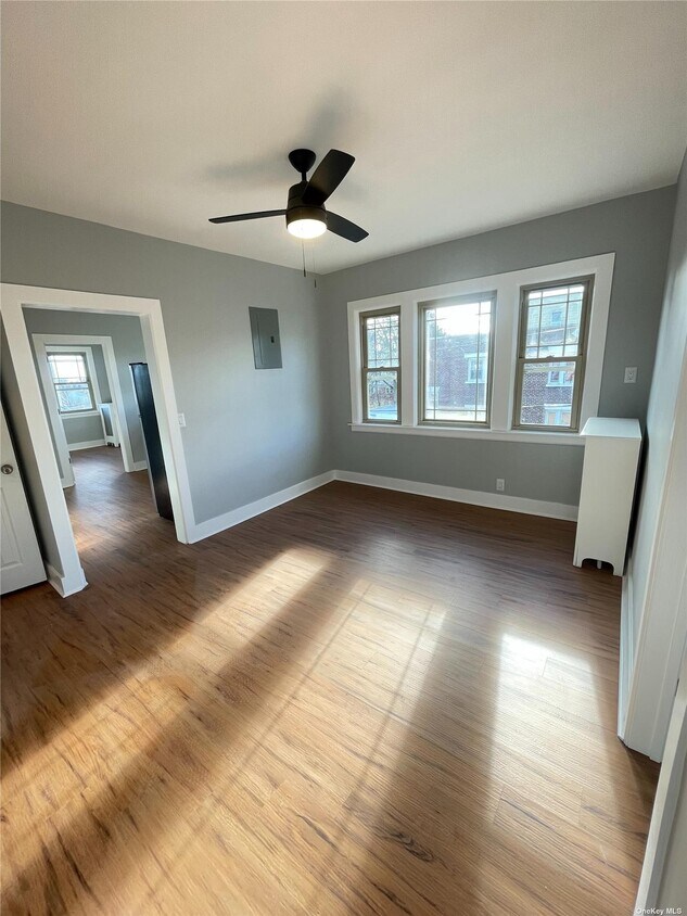 Primary Photo - 42 Alder St