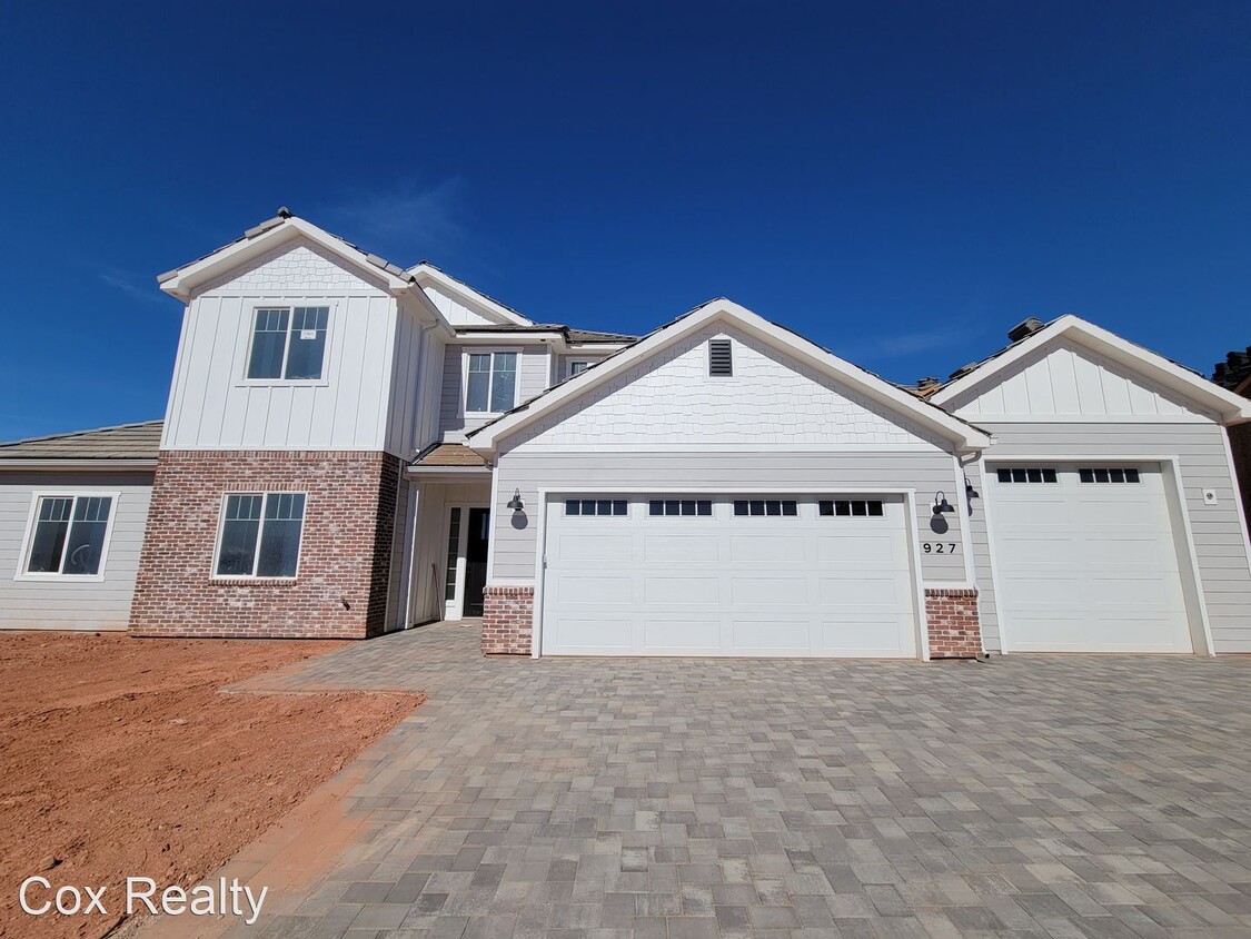 Primary Photo - 5 br, 4 bath House - 927 E 4155 S