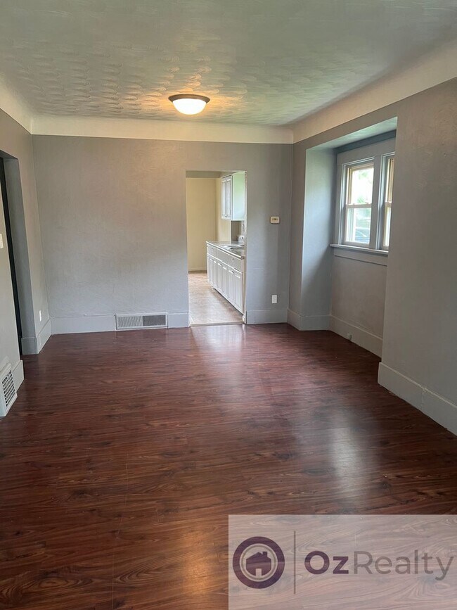 Building Photo - Charming Two- Bedroom House in the West To...