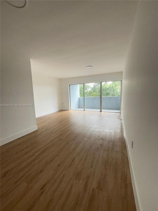 Building Photo - 9357 Fontainebleau Blvd